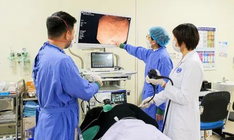 Máy nội soi phóng đại hình ảnh 150 lần giúp điều trị và phát hiện ung thư sớm đi vào hoạt động