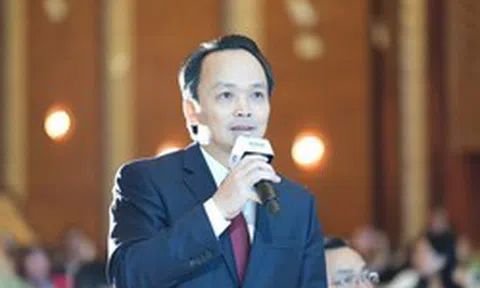 Ca sỹ Tùng Dương hát “Tái sinh” tặng ông Trịnh Văn Quyết