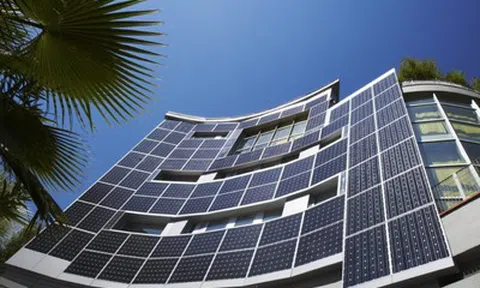 Lợi ích kép khi lắp tấm pin năng lượng mặt trời ở vị trí này của tòa nhà