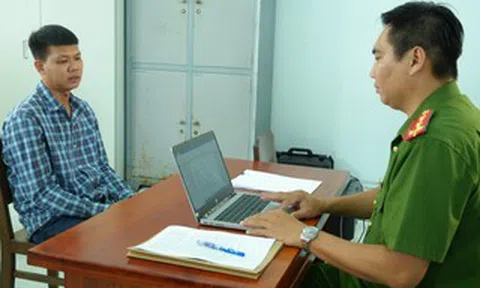 Bất ngờ bị đâm giữa đường, nam thanh niên chạy được một đoạn rồi gục tại chỗ