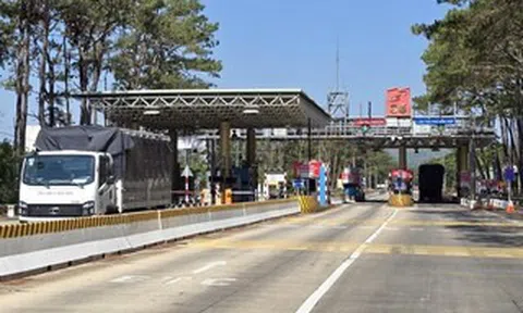 Trạm BOT cạnh trụ sở xã, có cán bộ đi làm đóng phí hơn 3,5 triệu/tháng