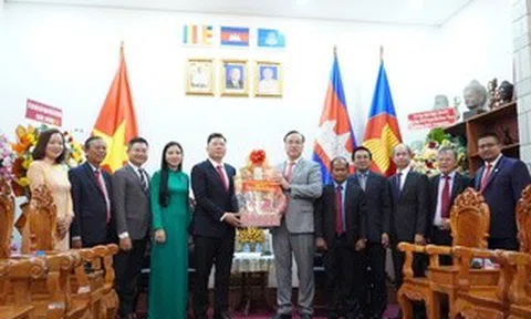 Lãnh đạo TPHCM chúc tết Chol Chnam Thmey tại Tổng Lãnh sự quán Campuchia