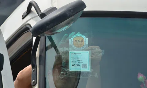 Sẽ bỏ dán tem kiểm định trên kính lái ôtô