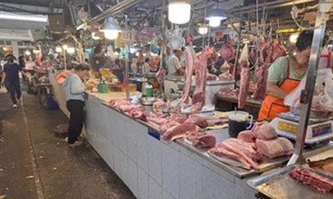 Giá heo hơi hôm nay, 11-4: Tiếp tục giảm ở chợ đầu mối