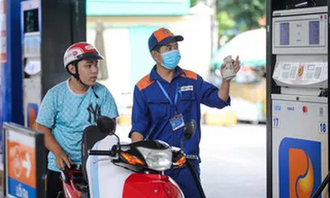 Giá xăng dầu giảm rất mạnh, dầu diesel giảm tới gần 10.000 đồng/lít