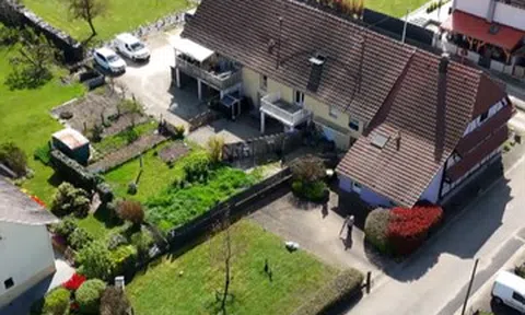 Bé trai 9 tuổi bị cha nhốt trong xe tải hơn 1 năm, lộ chuyện từ 'âm thanh lạ'