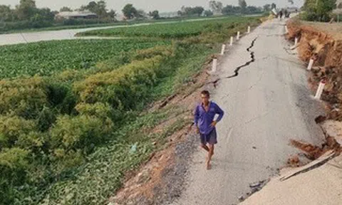 Sạt lở nghiêm trọng ở Tây Ninh, đường 60 m sụt lún