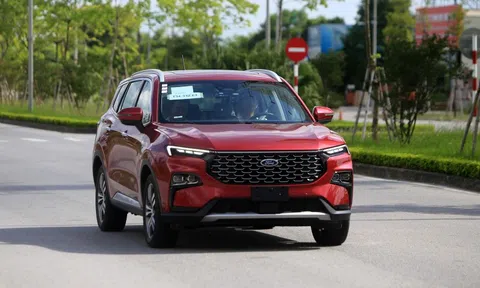 SUV cỡ C giờ rẻ hơn hạng B - CX-5 xả kho, Territory giảm giá