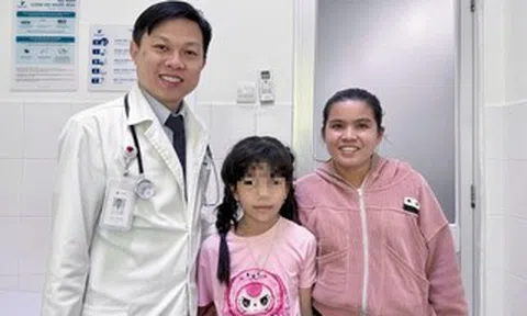 Người mẹ nghèo xúc động cảm ơn bệnh viện cứu sống con gái mình