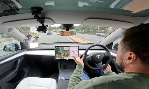 Tài xế Tesla phải làm bài trắc nghiệm để kích hoạt chức năng tự lái