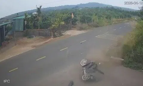 Xác minh clip nam sinh tử vong do tai nạn giao thông, người đi sau quay xe rời đi