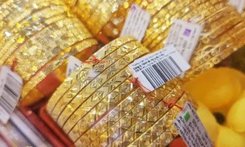 Sáng 17-4, giá vàng trong nước tiếp tục giảm, người mua lỗ nặng