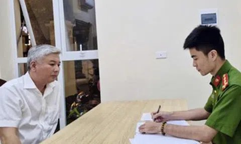 Tạm giữ hình sự tài xế xe sang Mercedes tạt đầu, đấm tài xế taxi