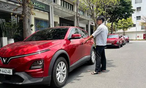 Thuê xe tự lái dịp lễ: Thừa xe xăng, khan xe điện