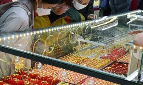 Chuyên gia cảnh báo 3 rủi ro lớn nếu cho phép doanh nghiệp vay vàng trong dân