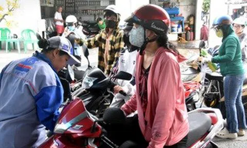 Giá dầu diesel giảm thêm gần 2.000 đồng/lít