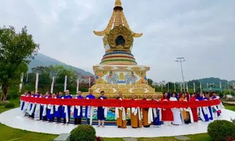 Khai mở cuộn thư pháp Đại Bi Quan Âm 200 mét trước ngày Giỗ Tổ