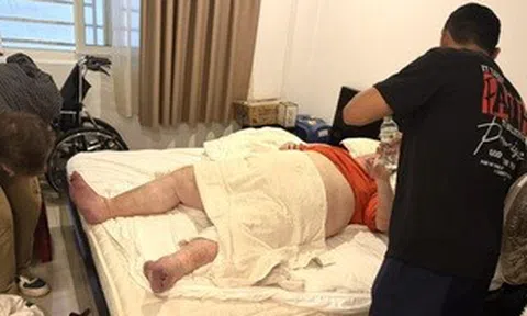 Du khách nặng gần 300 kg mắc kẹt trong nhà vệ sinh ở Đà Nẵng