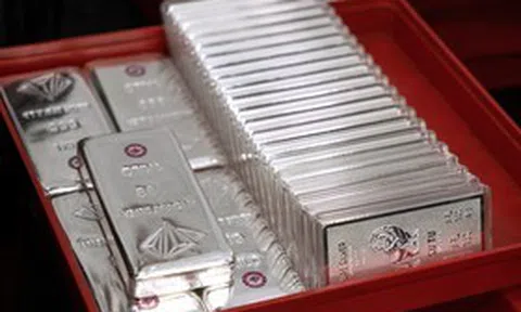 Giá bạc hôm nay (24/4): Giá bạc trong nước và thế giới sụt giảm liên tục