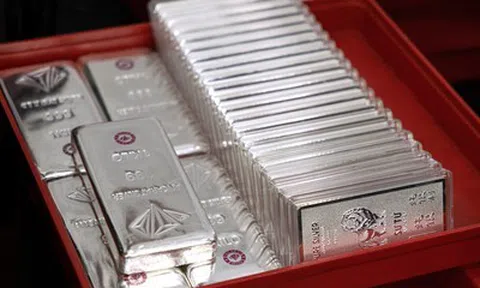 Giá bạc hôm nay (24/4): Giá bạc trong nước và thế giới sụt giảm liên tục