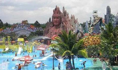 Đối thủ Khu du lịch Đại Nam của vợ chồng bà Nguyễn Phương Hằng vừa ra thông báo “phát tiền” cho cổ đông