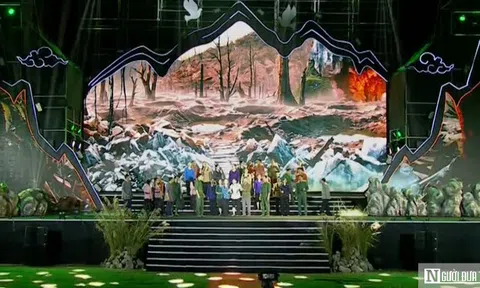 Xúc động lễ kỷ niệm 60 năm ngày hy sinh của 33 liệt sĩ TNXP tại hang Hỏa Tiễn