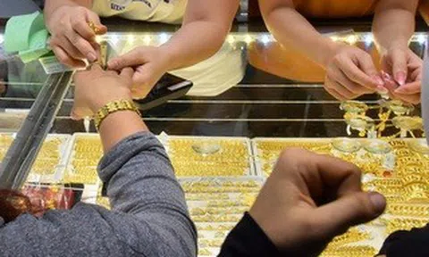 Giá vàng hôm nay, 30-4: Tiếp tục giảm sâu