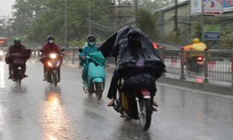 Cơn "mưa vàng" cuối tuần hạ nhiệt cho TPHCM, Cần Thơ