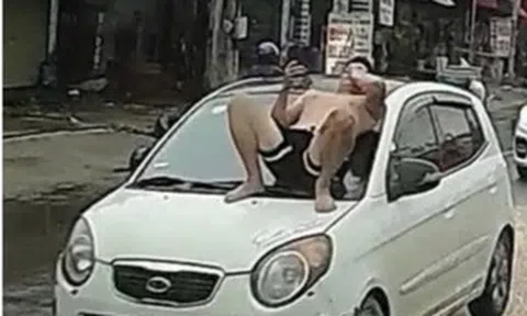 Bị đòi lại xế hộp, con rể cởi trần nằm trên nắp capo che kính lái khi bố vợ lái xe