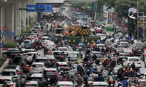 Nhiều điểm giao thông ở Hà Nội ùn tắc trong ngày đầu tiên đi làm trở lại sau kỳ nghỉ lễ