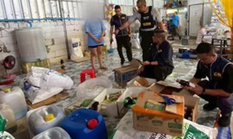 Đột kích 7 căn nhà, công an phát hiện đường dây sản xuất bột ngọt và cà phê giả, tịch thu hơn 240.000 sản phẩm