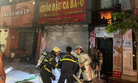 Cháy tiệm bán cháo, nhiều người được giải cứu