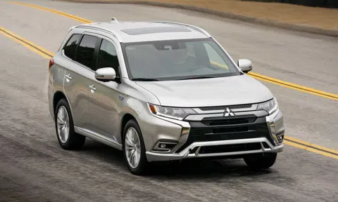 Bốn thập kỷ của Mitsubishi chưa bằng một năm triệu hồi của Ford