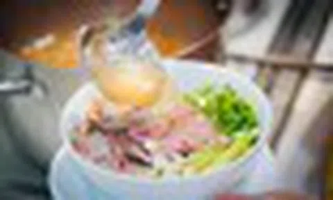 Lời khuyên đến những người có thói quen uống cạn nước phở