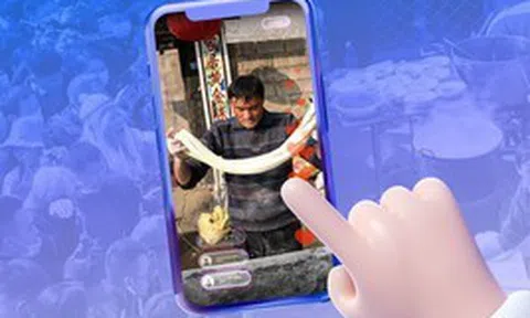 Bất ngờ nổi tiếng trên mạng, một người bán mì bị đẩy đến bờ vực sụp đổ