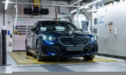 BMW tăng tốc sản xuất xe điện