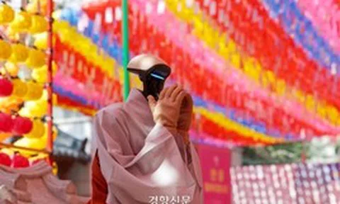 Chùa Hàn Quốc làm lễ quy y cho robot hình người, đặt pháp danh và giới luật riêng cho AI