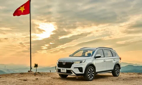 MPV giá rẻ đua khuyến mại đón hè