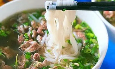 Ăn phở kiểu này, đừng trách vì sao mỡ máu và huyết áp cao