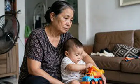 Bà ngoại than vãn: "Hối hận vì đã giúp con gái nuôi dạy cháu" - Lý do phía sau thật đau lòng