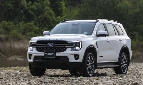 Ford Everest có thêm bản máy xăng 2.3L Ecoboost