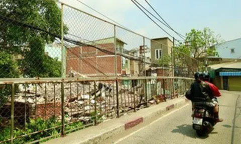 Người dân tháo dỡ nhà, nhường chỗ cho rạch Xuyên Tâm