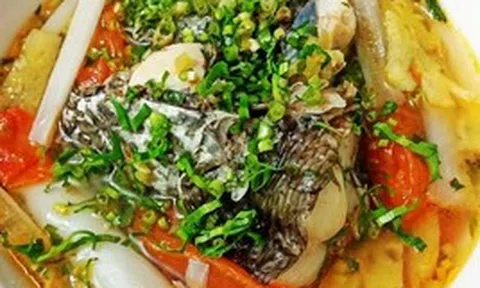 Nấu canh cá đừng chỉ dùng dứa và cà chua: Thêm một nhúm lá này vào, nước dùng thanh vị, khử sạch mùi tanh ngon hơn ngoài hàng