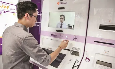 Đằng sau hàng nghìn nhân viên ngân hàng mất việc