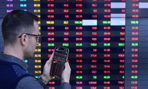 VN-Index lại thủng mốc 1.900 điểm