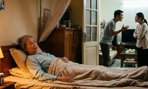 Mẹ ốm nằm liệt giường, 2 người con bỏ việc về chăm sóc nhưng đêm nào tôi cũng nghe họ bàn luận một chuyện gây phẫn nộ