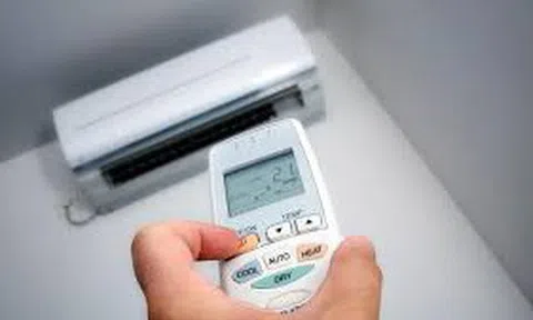 Nút “On” và “Auto” trên điều khiển điều hòa sử dụng thế nào để tiết kiệm tiền điện