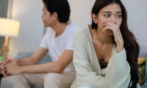Chồng có quyền chu cấp cho bố mẹ mà không cần hỏi vợ không? Tôi hỏi câu đó và suýt mất chồng