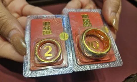 Giá vàng miếng SJC và vàng nhẫn quay đầu tăng vọt