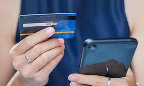 Công ty chuyển khoản hơn 2,8 tỷ đồng, ghi rõ là tiền lương nhưng sau đó yêu cầu cựu nhân viên phải trả lại: Cảnh sát khẳng định phía công ty làm đúng